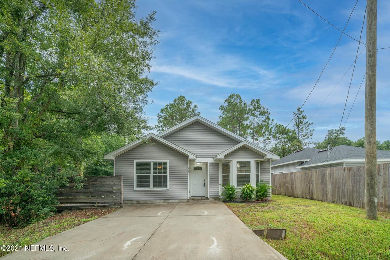 1040 7TH St - Photo 1