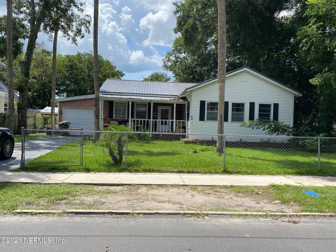 64 Sanford St - Photo 1