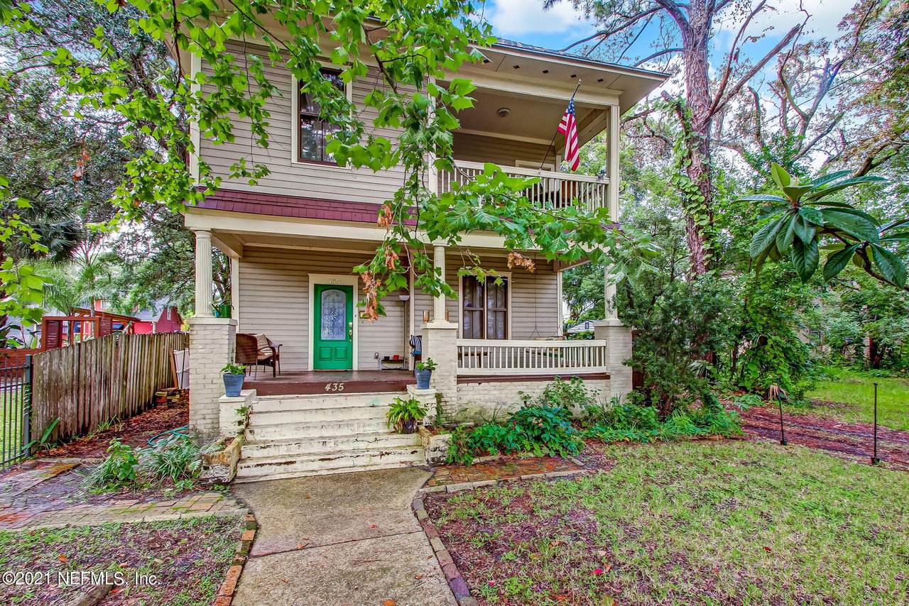 435 6TH St - Photo 1