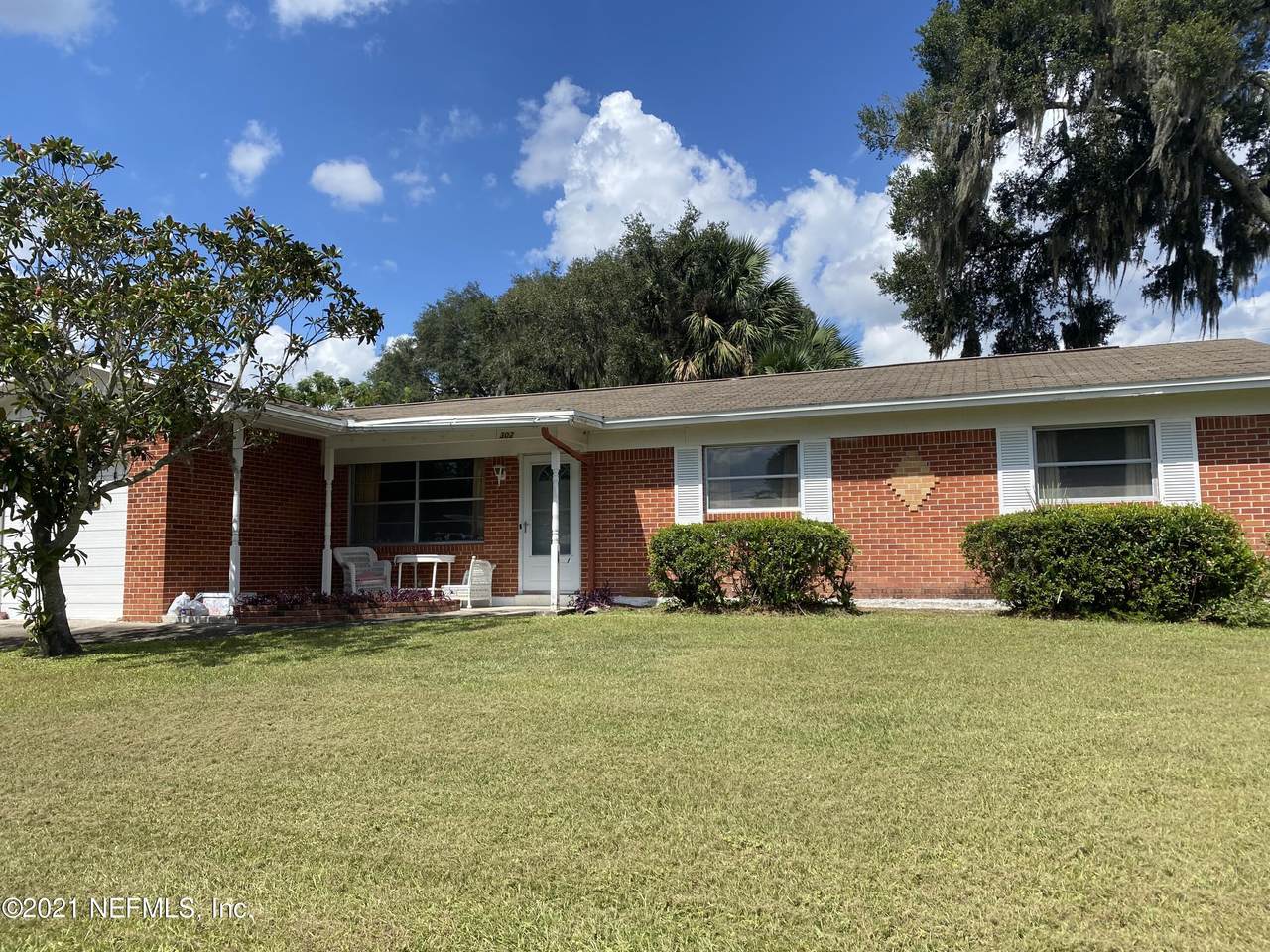 302 Magnolia Dr - Photo 1