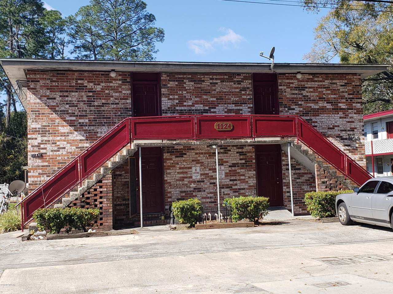 1124 Woodruff Ave - Photo 1