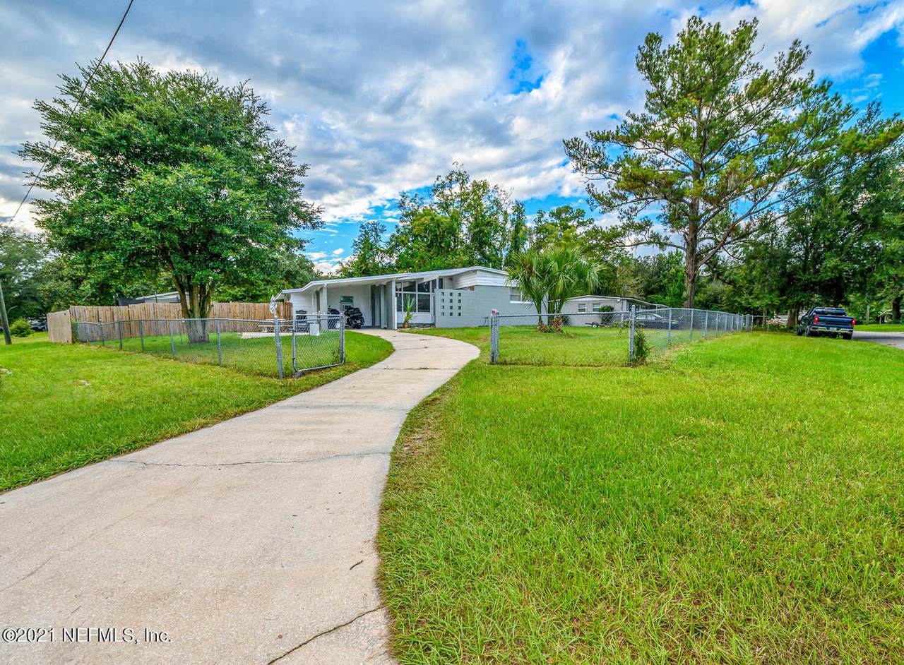 7905 Delaroche Dr - Photo 1