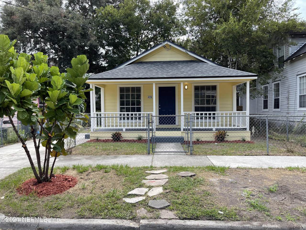 426 Walnut Ct - Photo 1