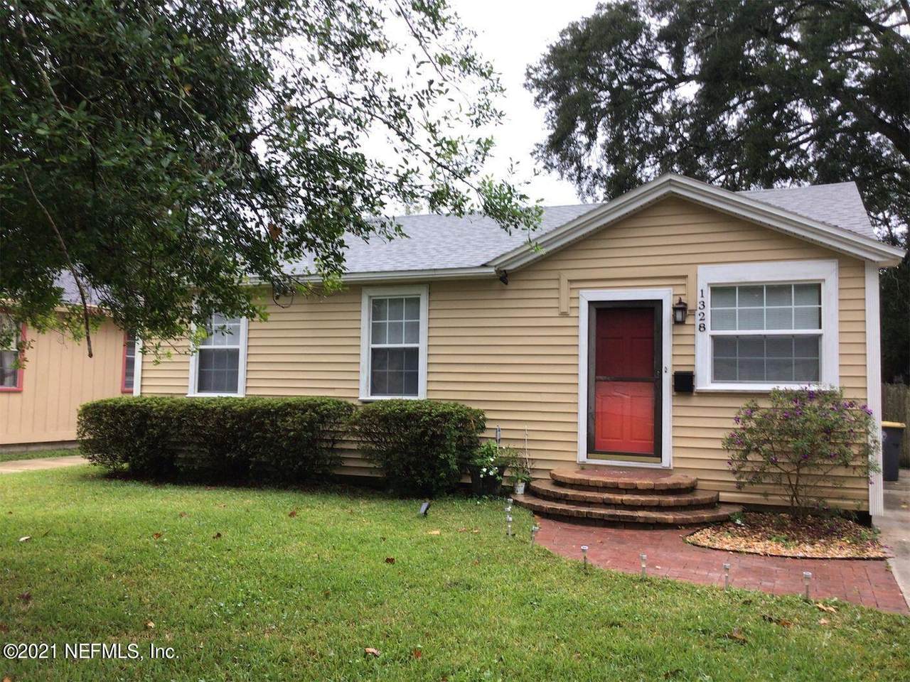 1328 Rensselaer Ave - Photo 1