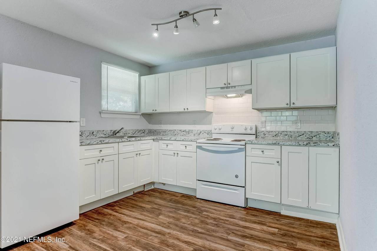 1084 21 St - Photo 1