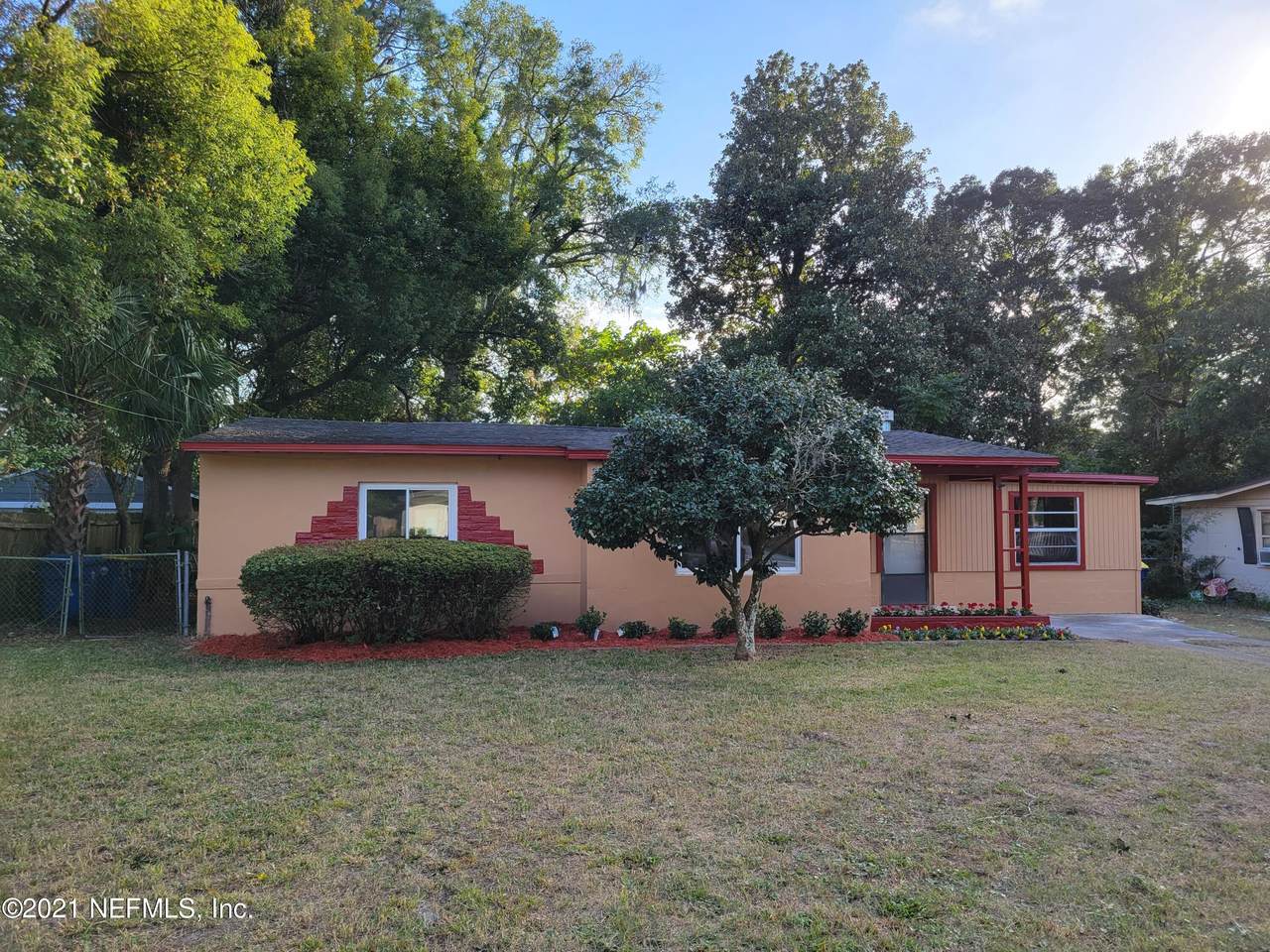 5520 Gable Ln - Photo 1