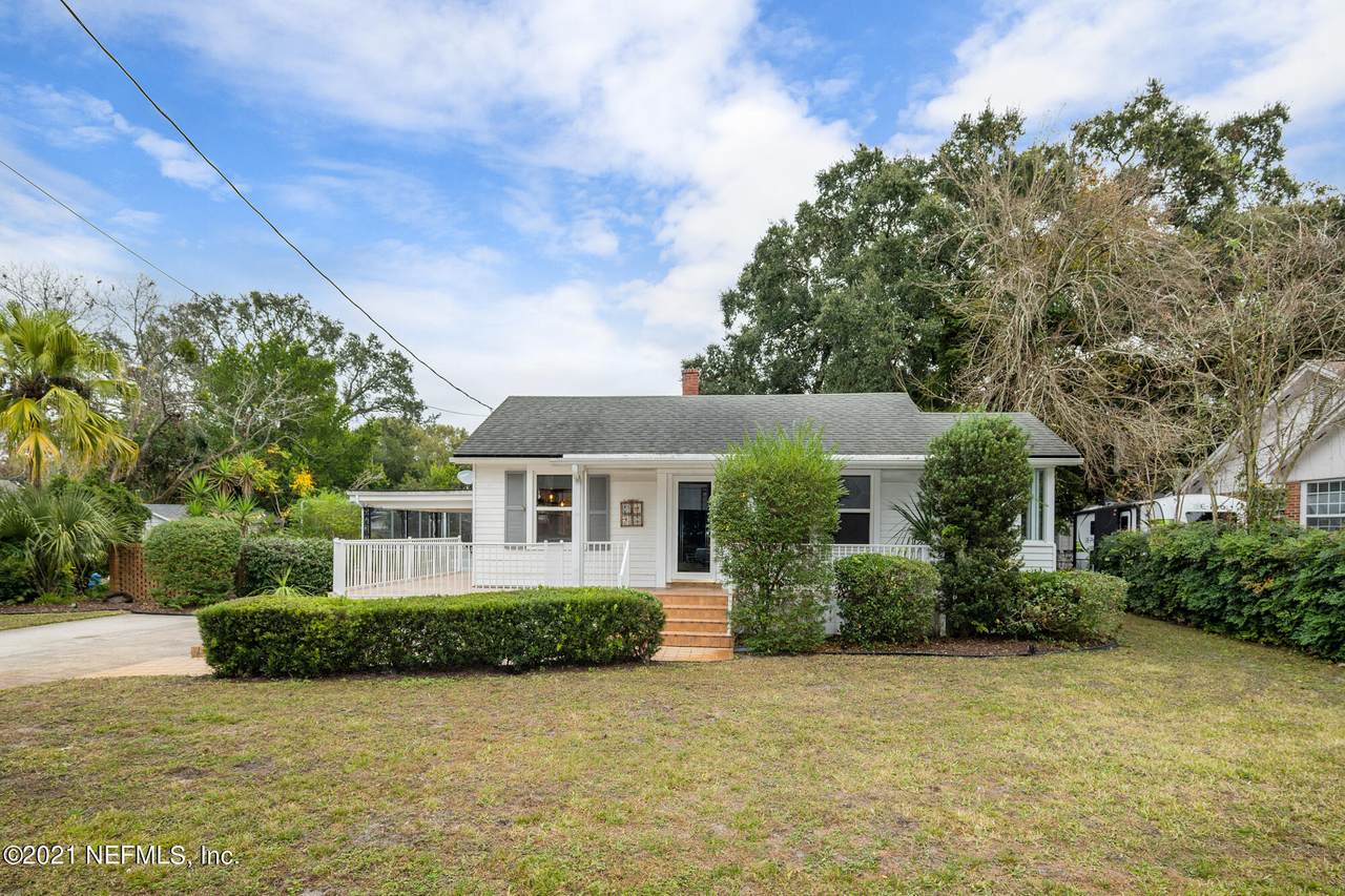 1037 Barbara Ave - Photo 1