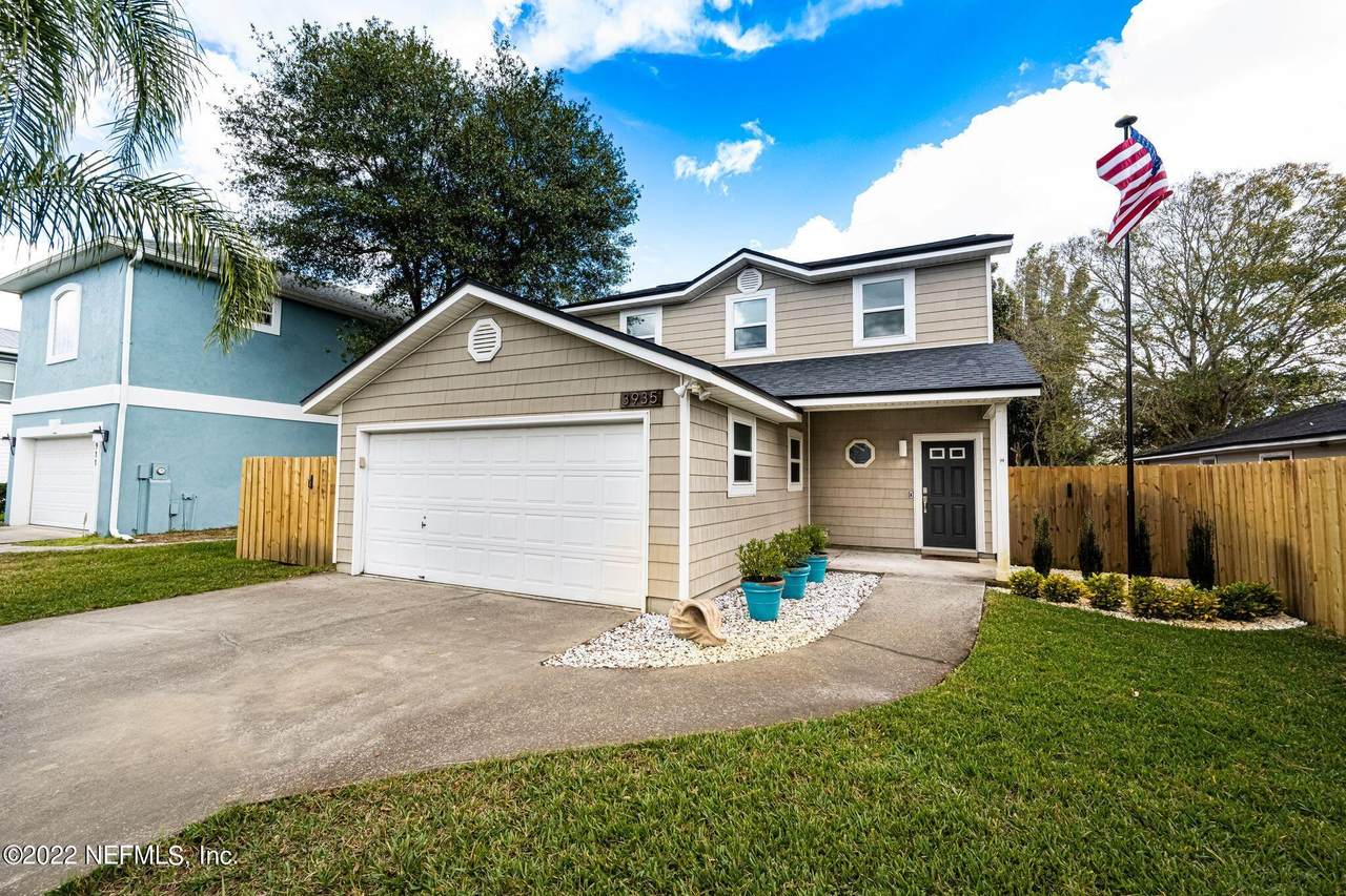 3935 Poincianna Blvd - Photo 1