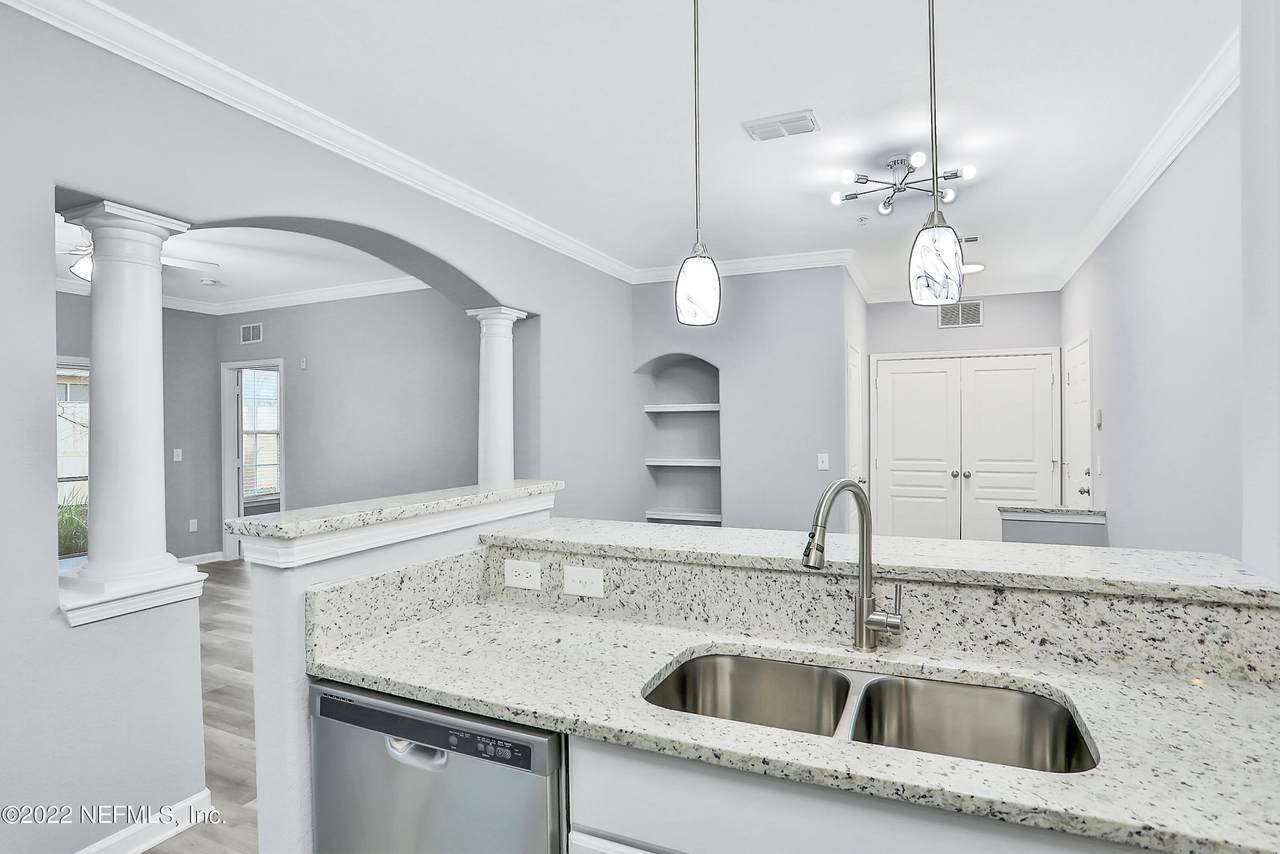 8290 Gate Pkwy - Photo 1