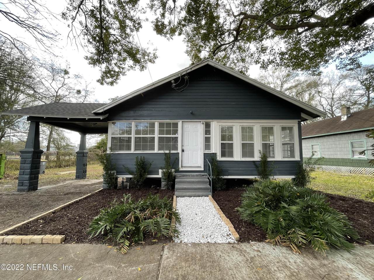 1914 9TH St - Photo 1