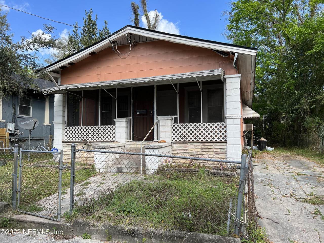 423 Broward St - Photo 1