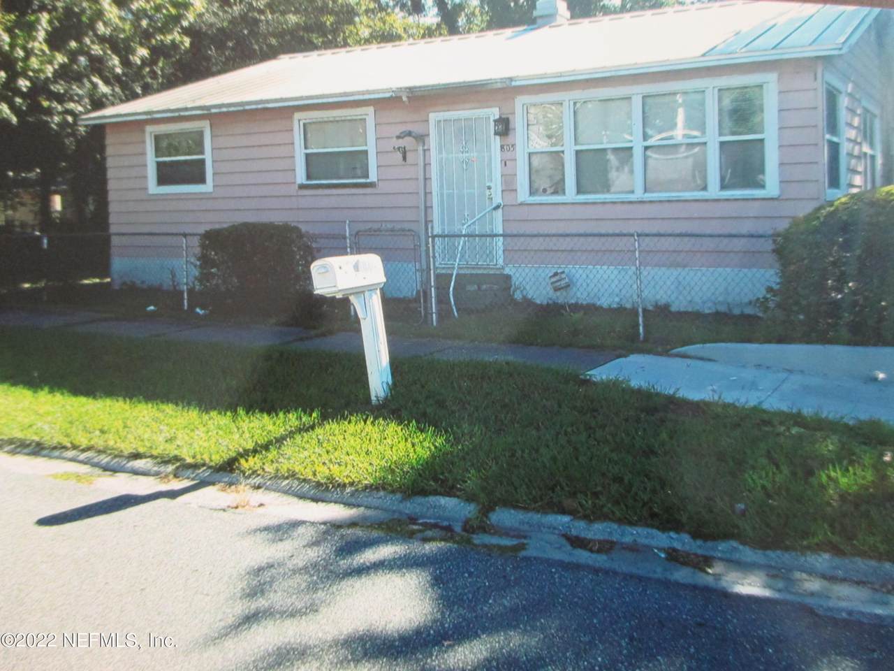 805 Line St - Photo 1
