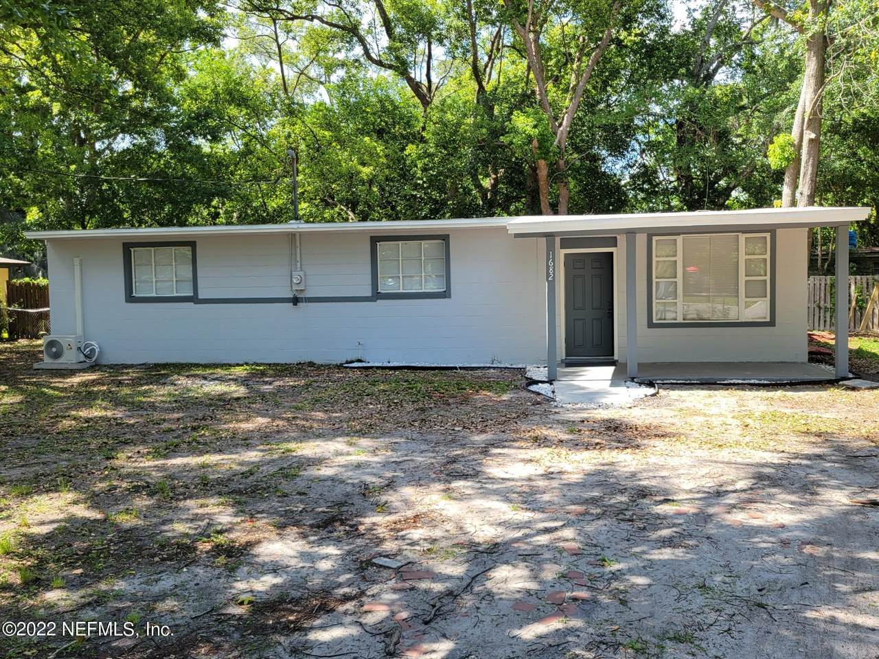 1682 Brookview Dr - Photo 1