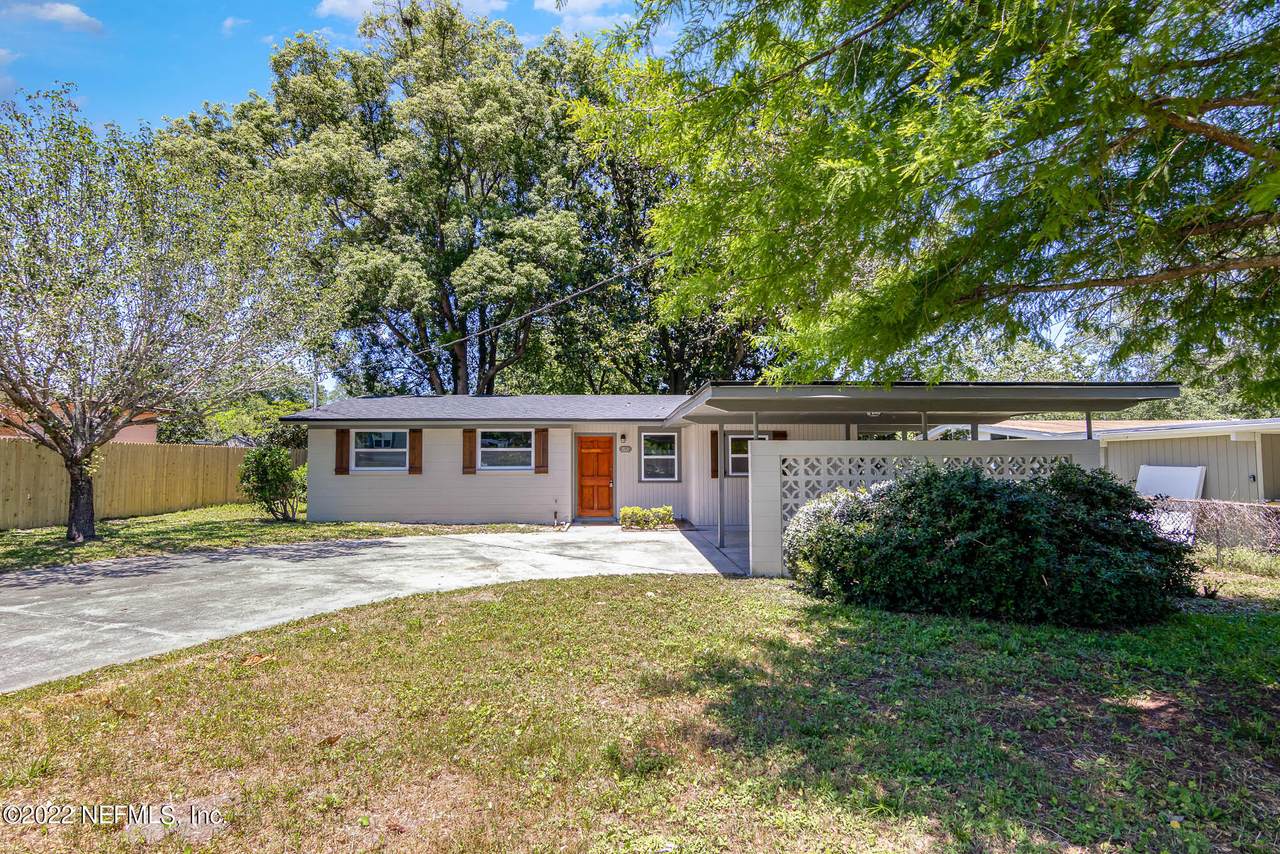 7621 Crest Dr - Photo 1