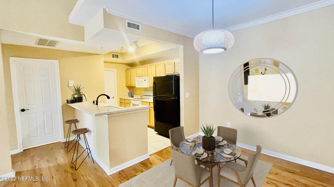 10075 Gate Pkwy - Photo 1