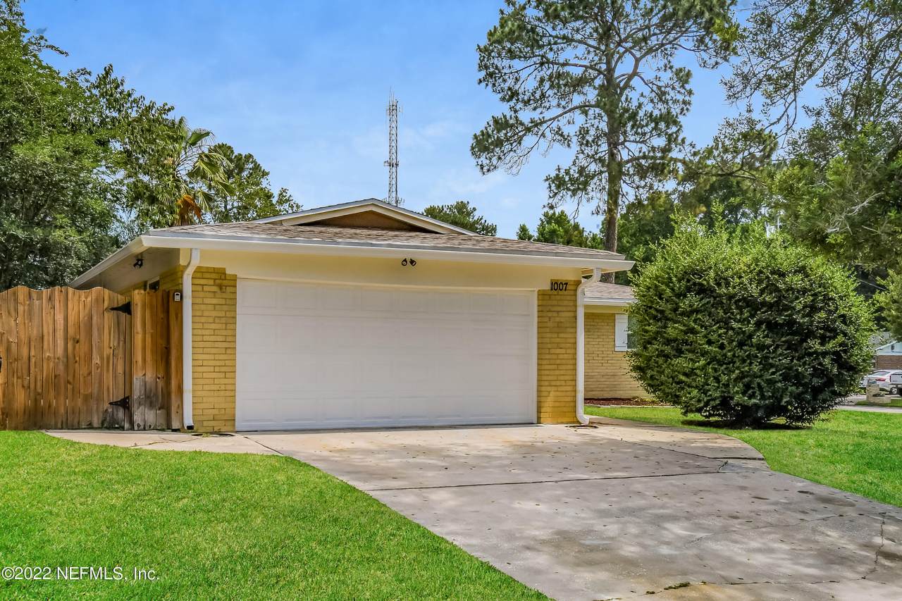 1007 Grove Park Ln - Photo 1