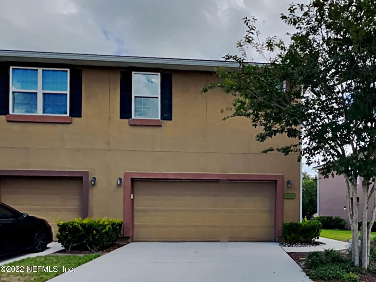3920 Buckthorne Dr - Photo 1