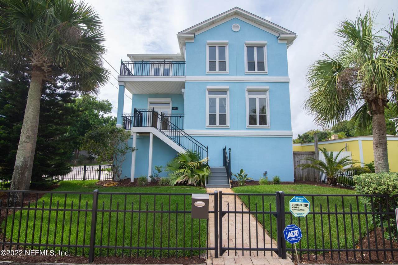 504 6TH Ave - Photo 1