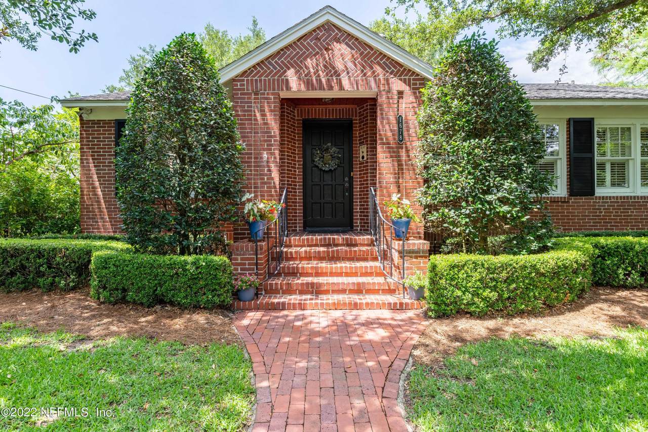 1678 Pinegrove Ave - Photo 1