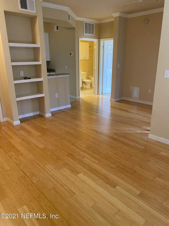 8539 Gate Pkwy - Photo 1