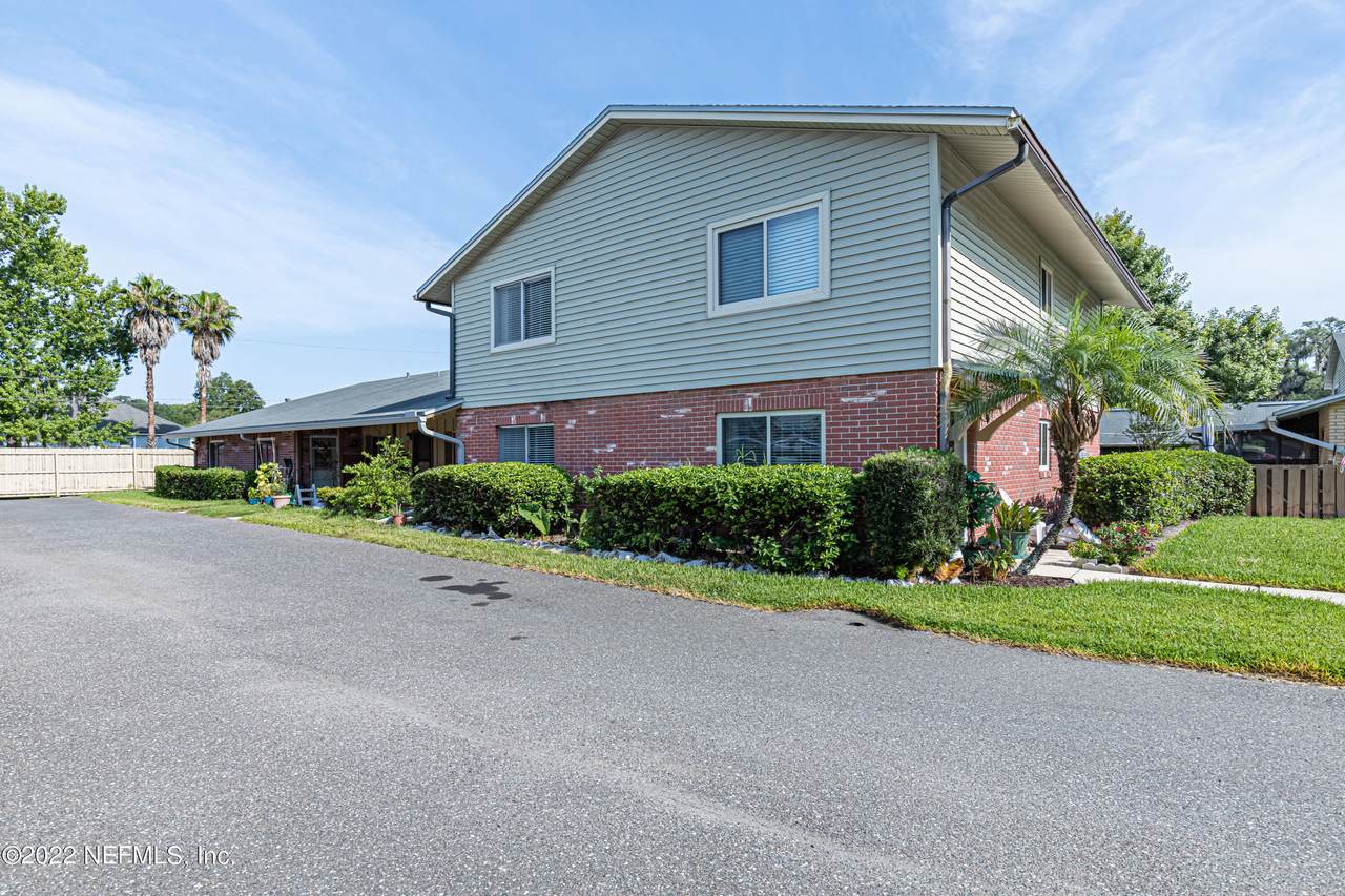 1262 The Grove Rd - Photo 1