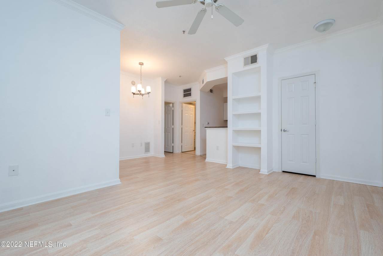 8539 Gate Pkwy - Photo 1
