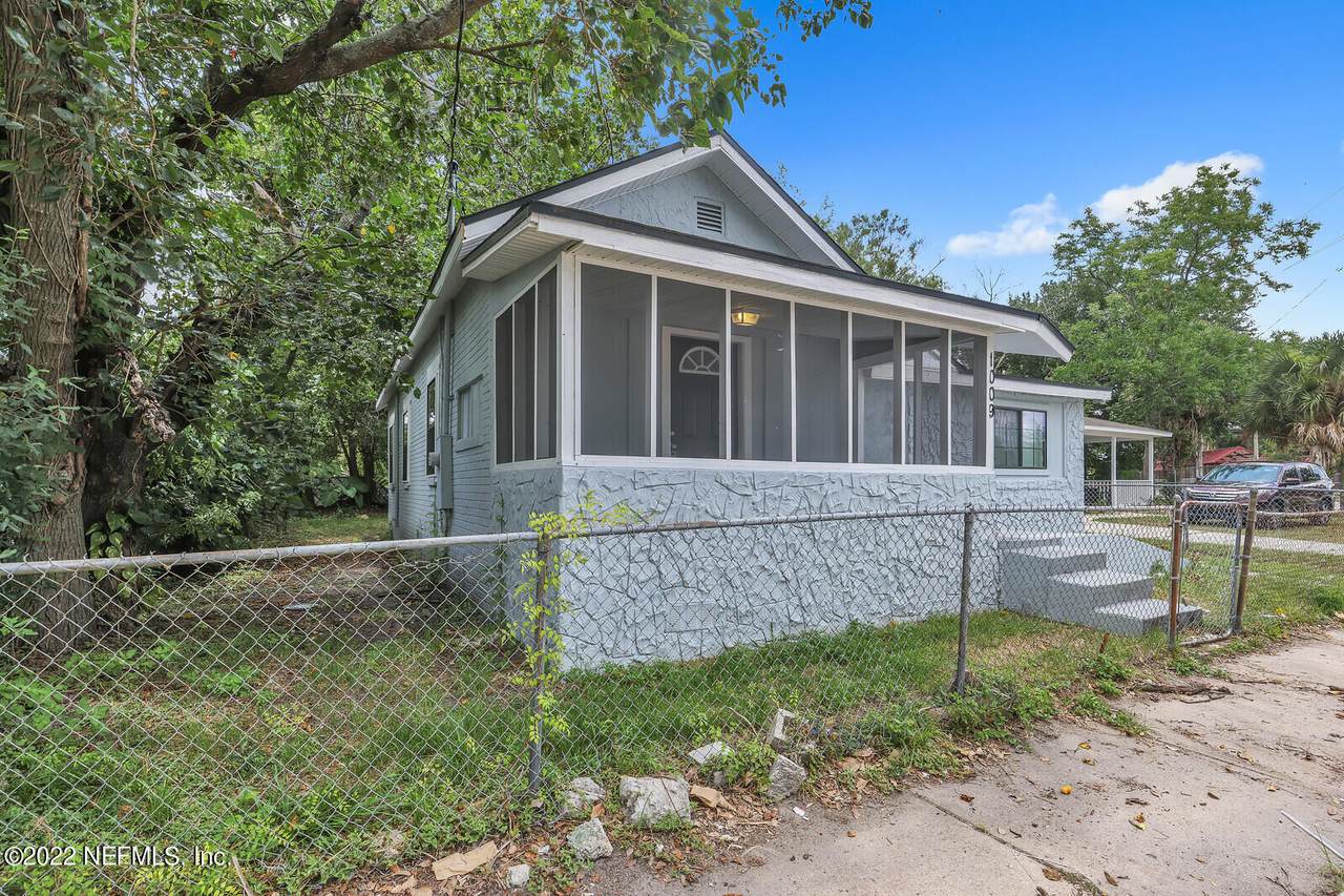 1009 Daniel St - Photo 1