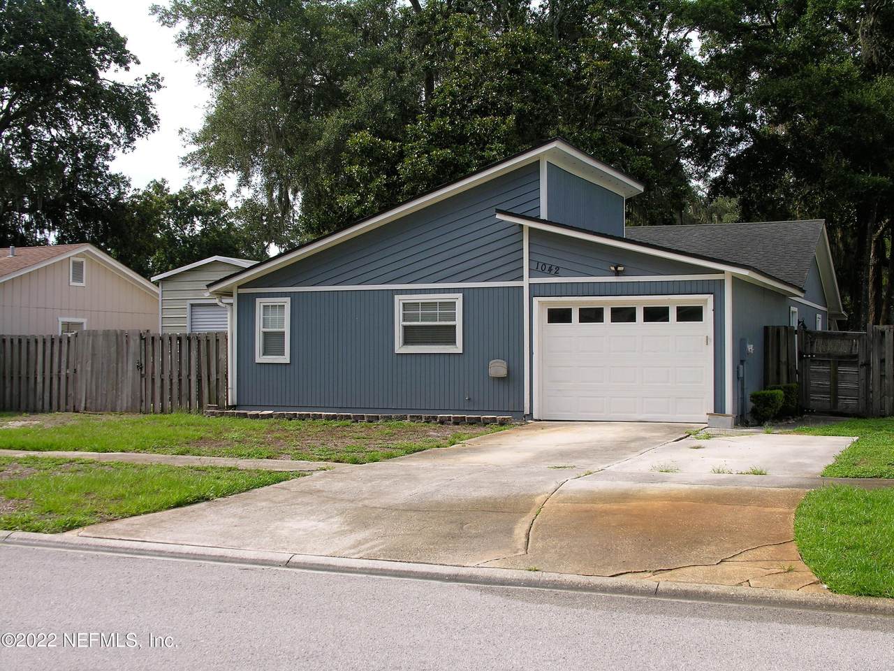 1042 Magnolia Landing Dr - Photo 1