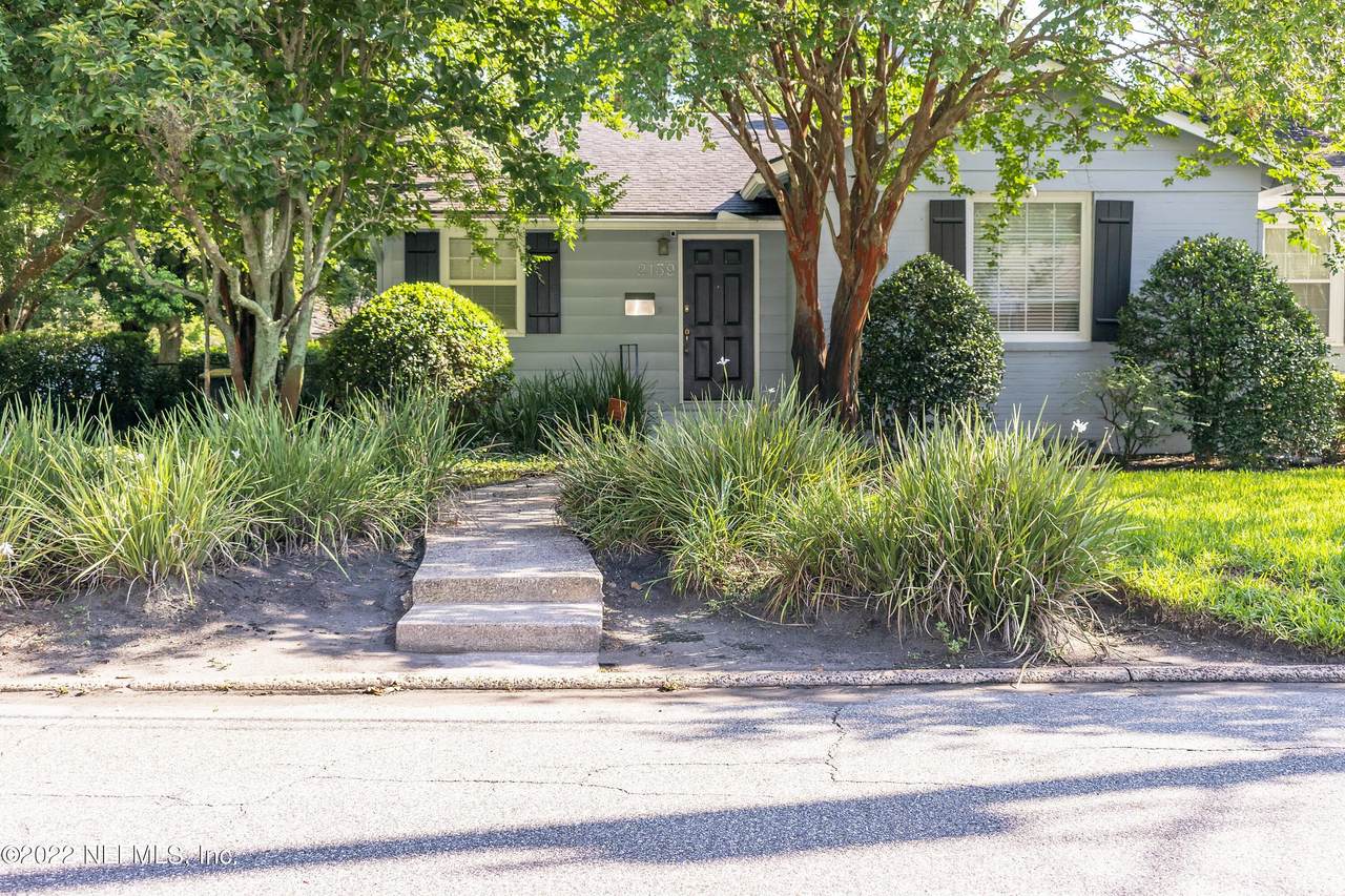 2139 Southampton Rd - Photo 1