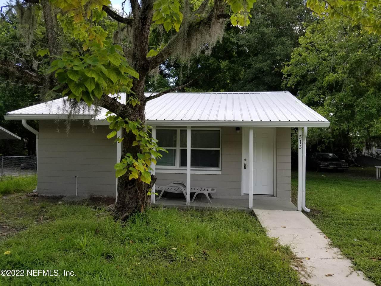 513 11TH St - Photo 1