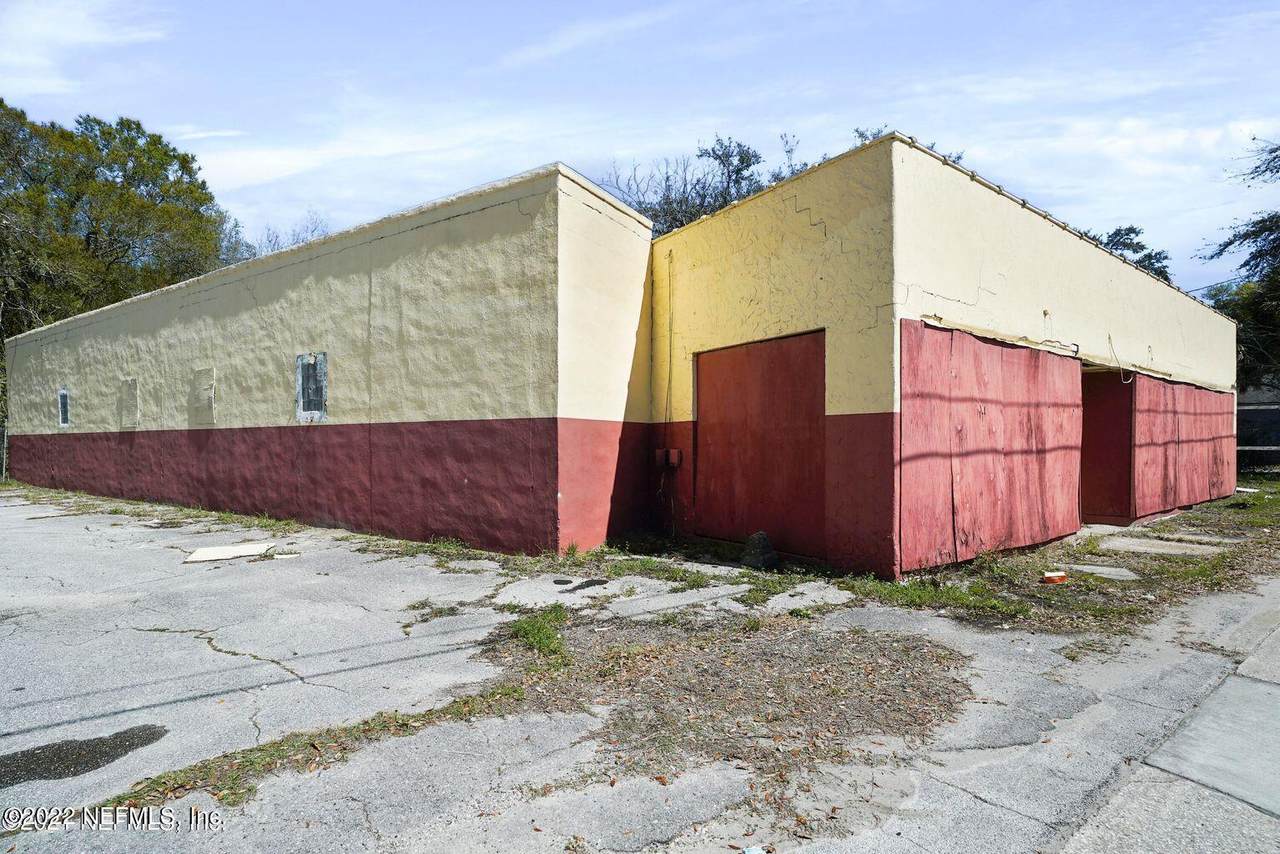 1439 Kings Rd - Photo 1