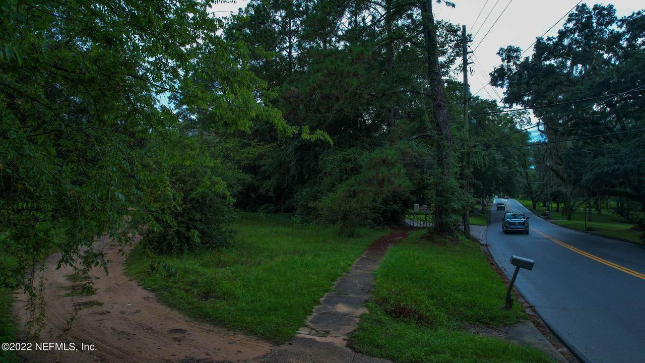 2993 Raymond Diehl Rd - Photo 1
