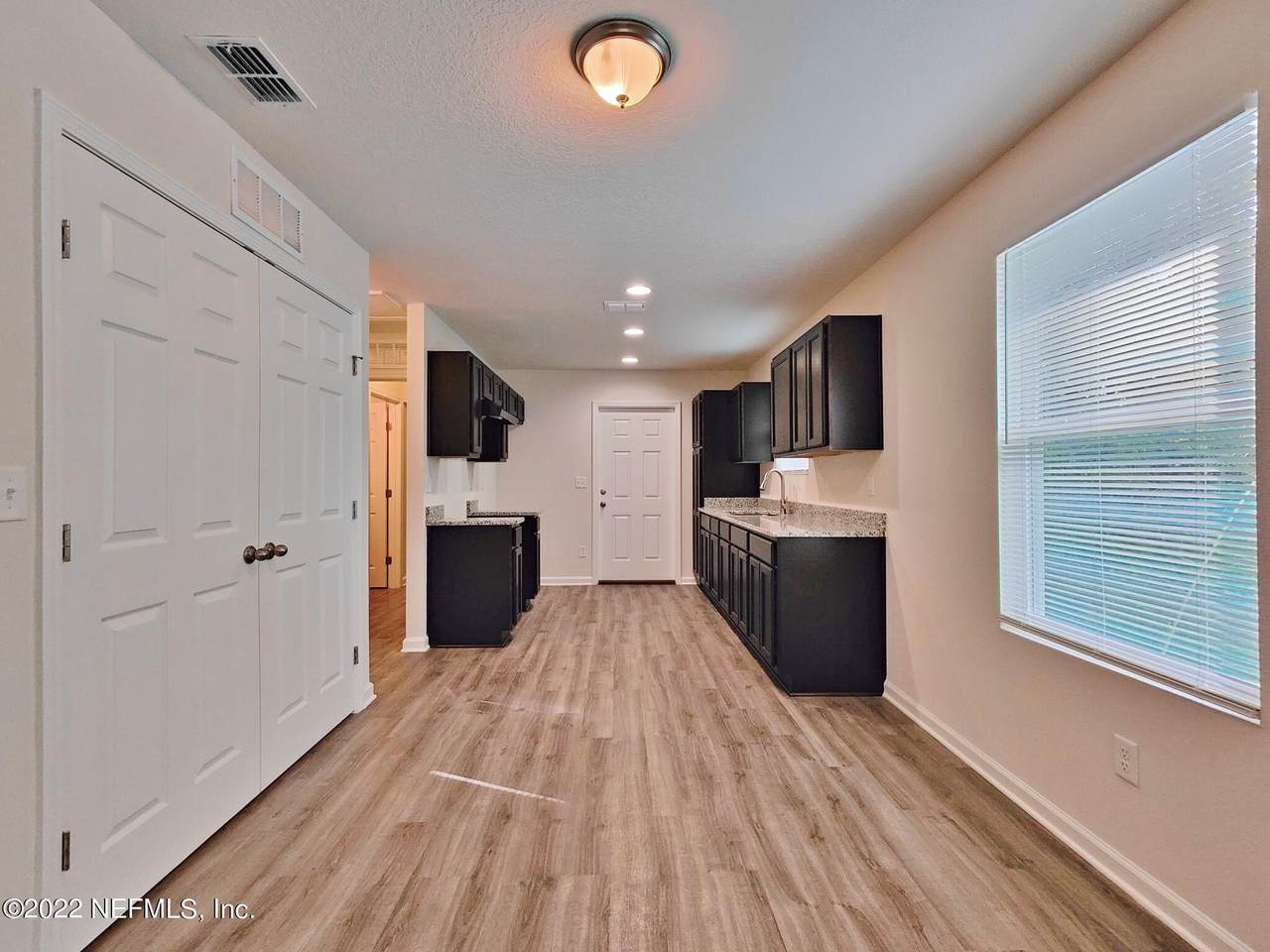 1505 32ND St - Photo 1