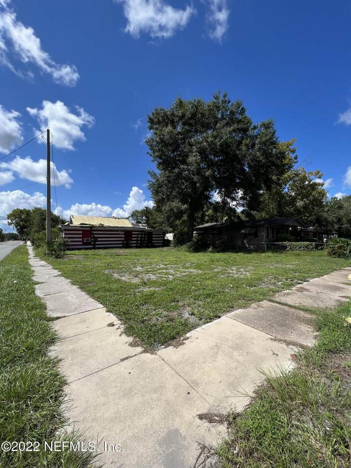 1133 1 St - Photo 1