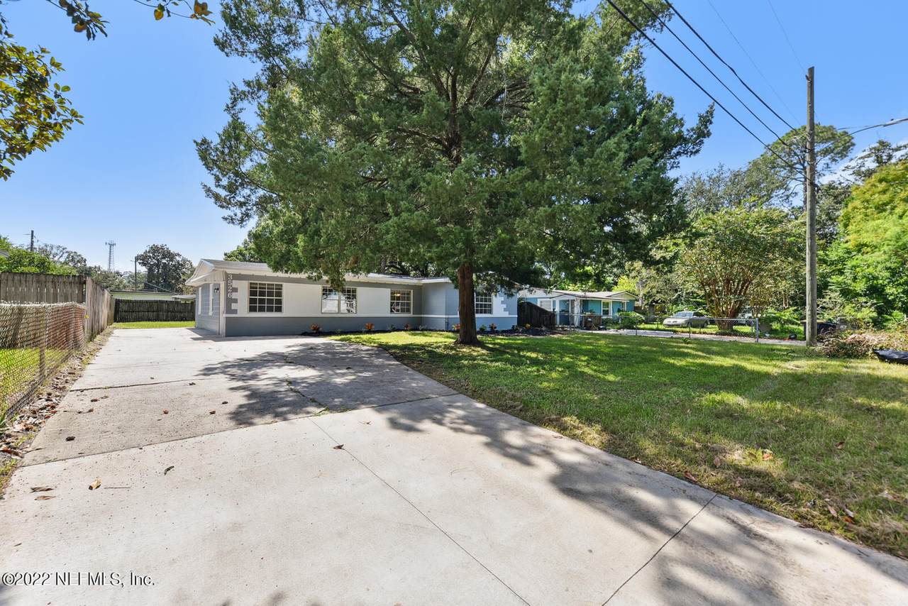 3526 Formosa Dr - Photo 1