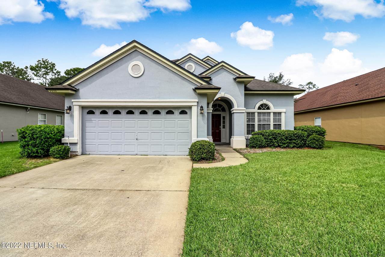 2090 Heritage Oaks Ct - Photo 1