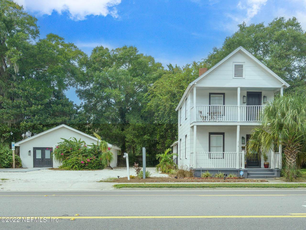 219 8TH St - Photo 1