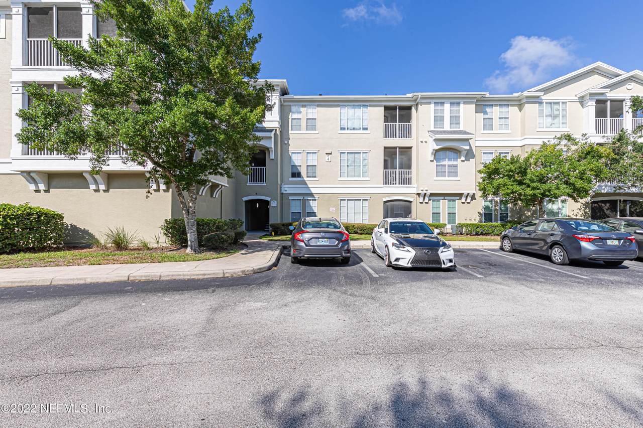 8290 Gate Pkwy - Photo 1