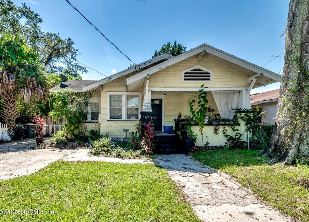 2570 College St - Photo 1