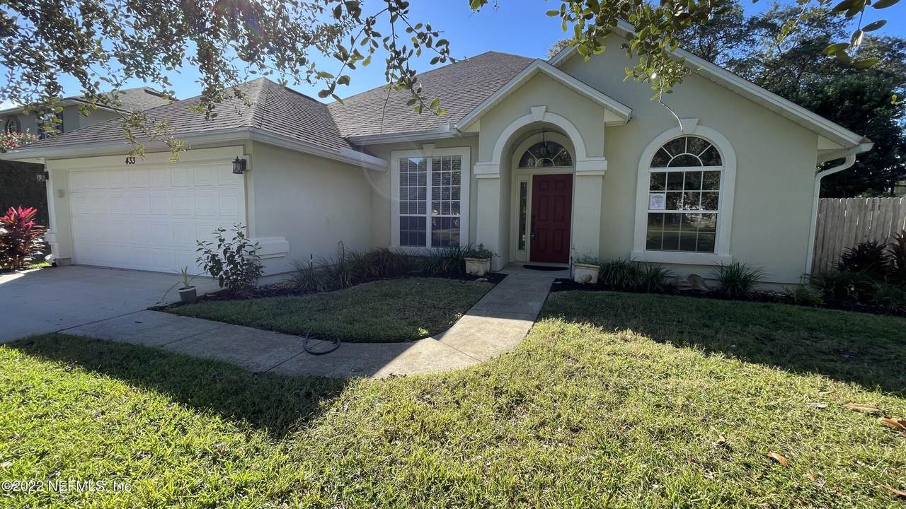 433 Silverthorn Ln - Photo 1