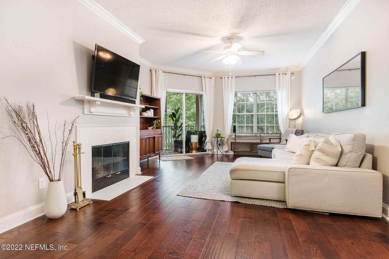 10000 Gate Pkwy - Photo 1