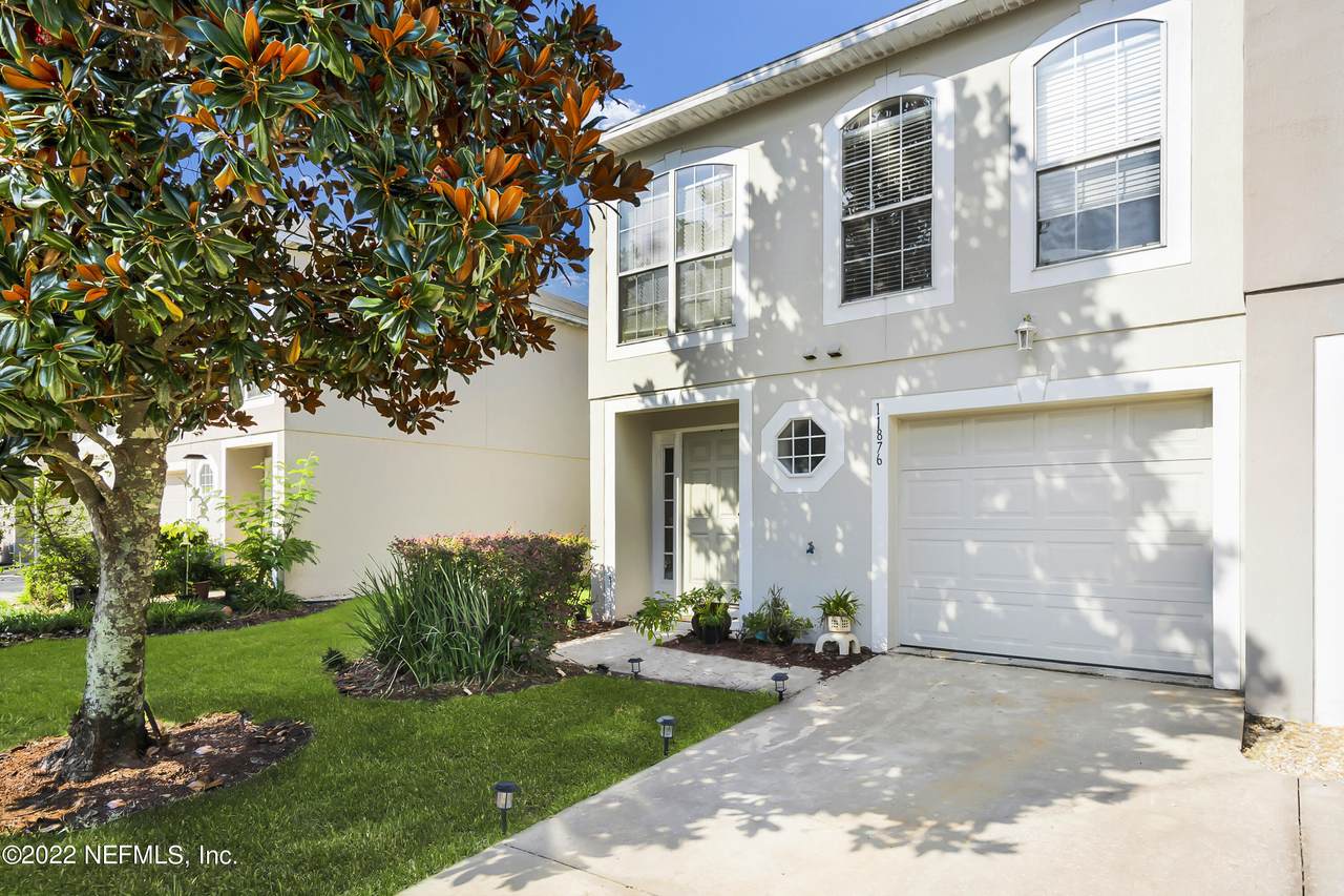 11876 Lake Bend Cir - Photo 1