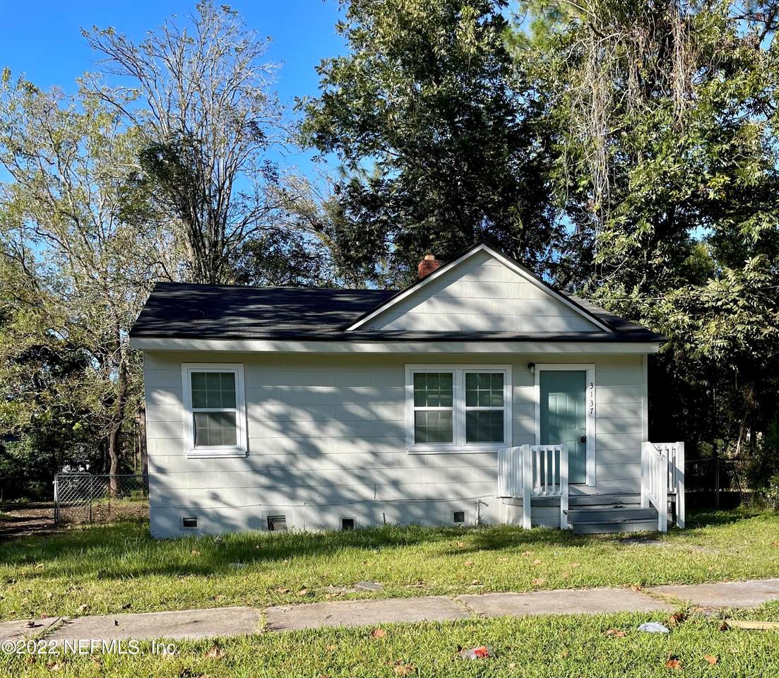 3137 3RD ST Cir - Photo 1