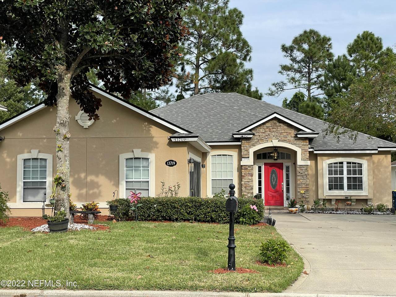 13719 Devan Lee Dr - Photo 1