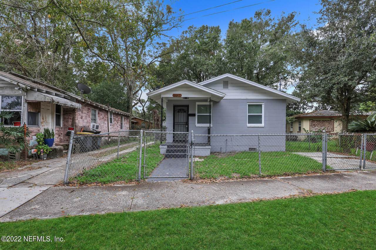 1934 Ella St - Photo 1