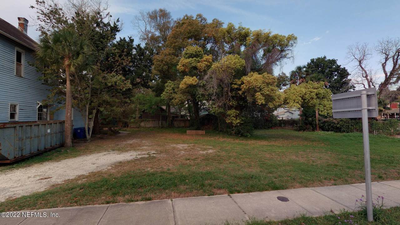 111 8TH St - Photo 1