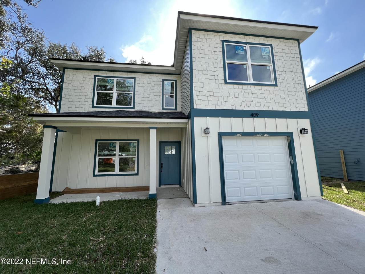 409 Fifteenth St - Photo 1