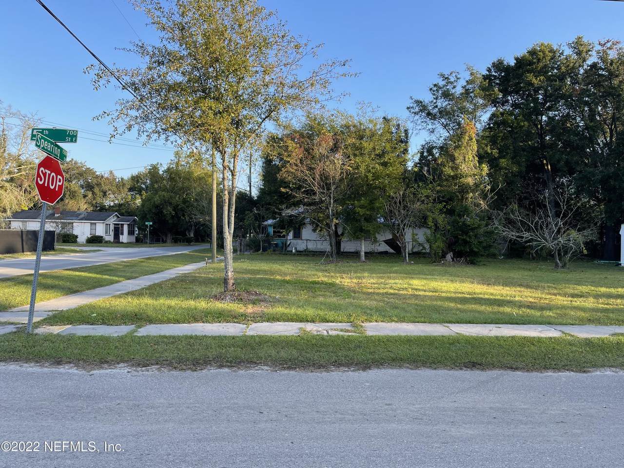 717 5TH St - Photo 1