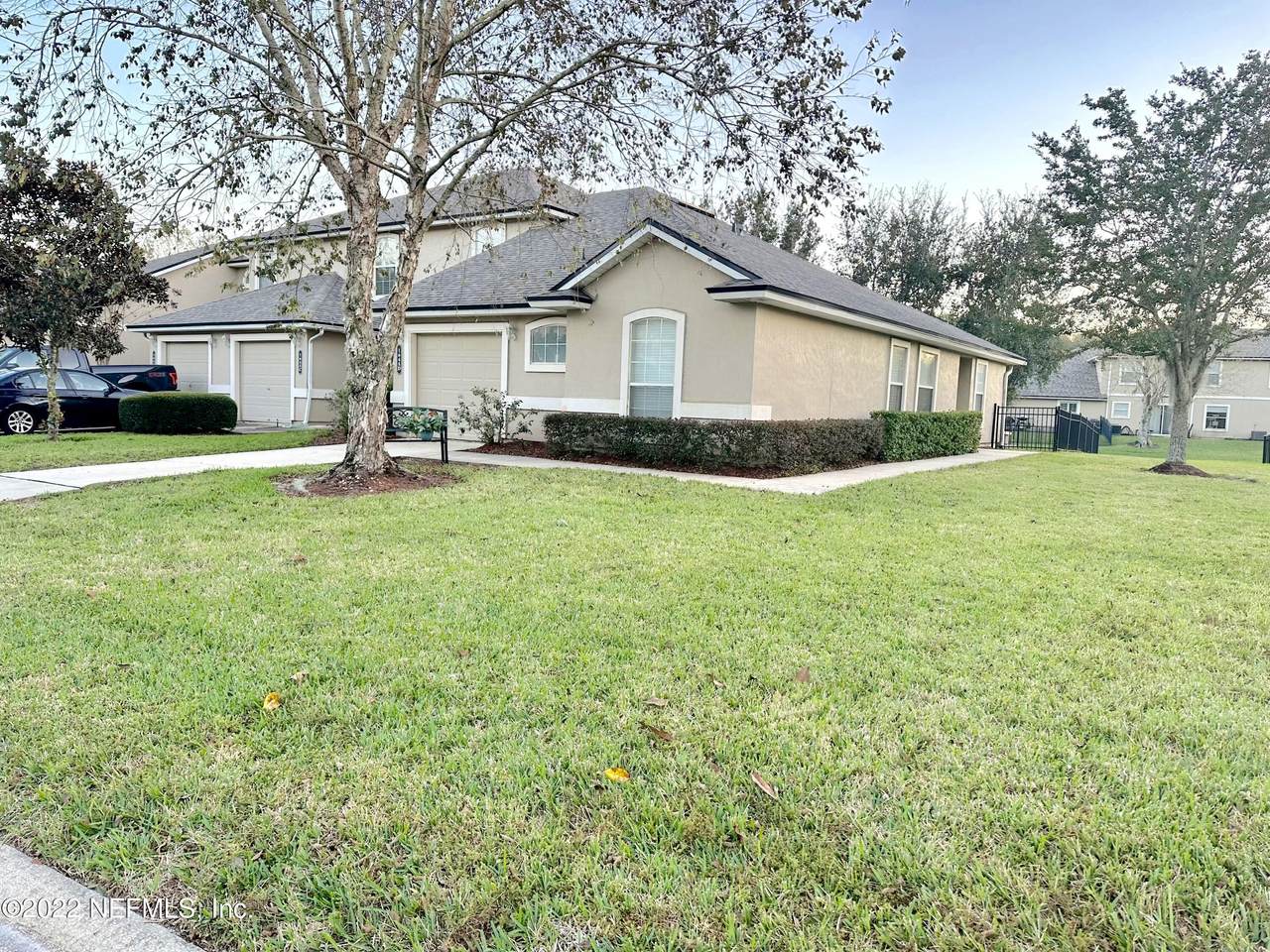 1645 Vineland Cir - Photo 1