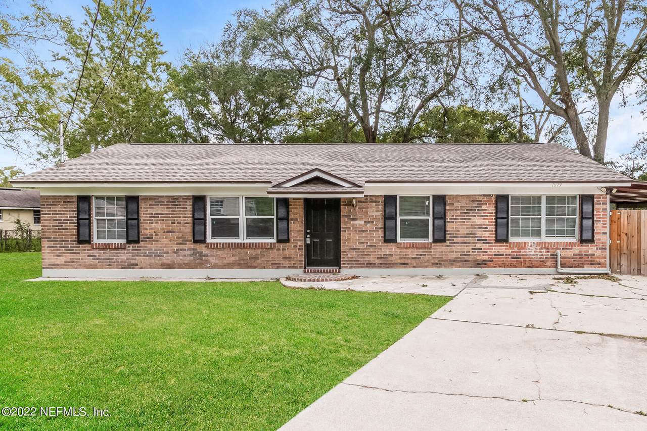 1079 Burns Ave - Photo 1